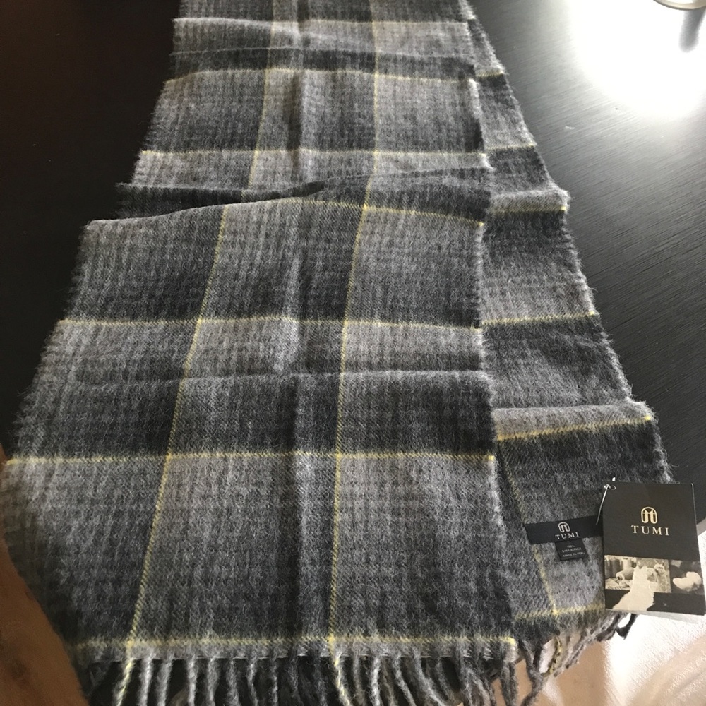 Tumi scarf